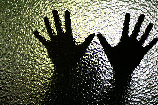 Житель Магадана осужден за сексуальные домогательства к своей 8-летней падчерице