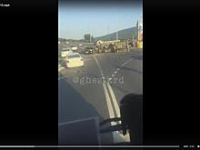 Фура с трактором перевернулась на черноморской трассе под Геленджиком