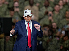 Трамп станцевал под песню YMCA перед военными