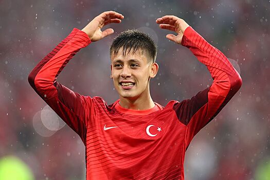 Арда Гюлер вошёл в четвёрку молодых игроков за всю историю по числу передач на одном Евро