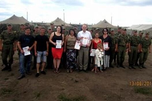 Артисты Чапаевска выступили на лагерных сборах военных химиков