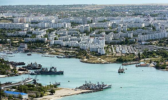 В Севастополе приостановили движение морского транспорта