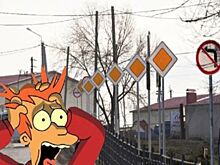 В России маленький участок дороги усыпали дорожными знаками