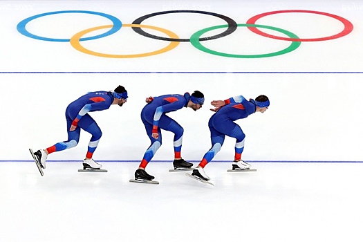 Российские конькобежцы с рекордом ОИ вышли в финал командной гонки преследования