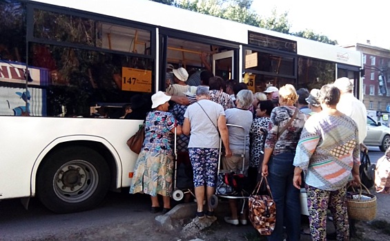 «Передаём привет Минтрансу!»: самарцы пожаловались на переполненные дачные автобусы
