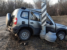 В Волгоградской области водитель погиб в ДТП, врезавшись в столб