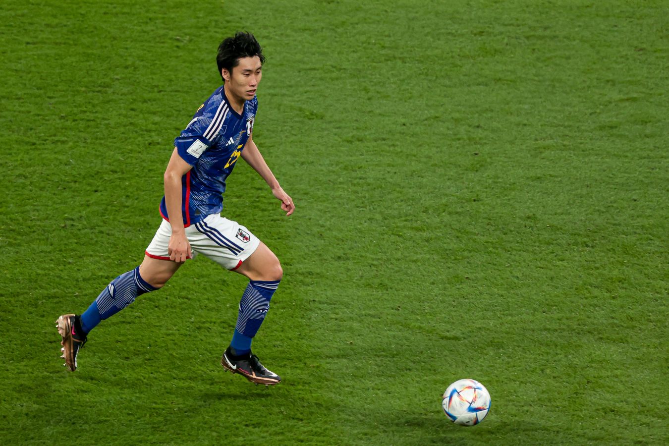 «Барселона» хочет подписать хавбека сборной Японии с ЧМ-2022 Даити Камаду