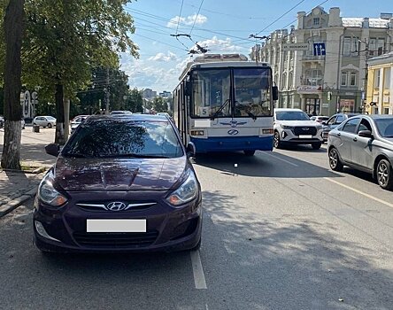 В центре Кирова «Хендай» сбил водителя троллейбуса