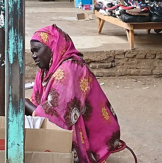 Судан. Положение женщин в Дарфуре (регион на западе Судана) очень сложное: похищения, изнасилования и принудительные выселения происходят здесь регулярно. По конституции здесь запрещена дискриминация женщин, но на самом деле все иначе. Часто малолетних девочек принуждают вступать в браки со взрослыми мужчинами.