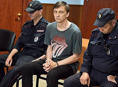 Потерпевшие потребовали семь миллионов рублей с лидера российской рок-группы