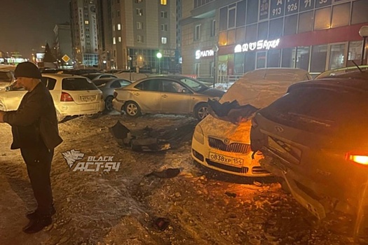 В Новосибирске пьяный водитель Honda Civic протаранил четыре автомобиля