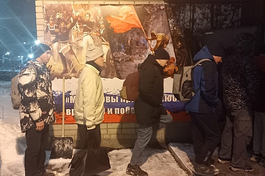 Последняя группа молодых жителей Череповца отправилась в армию в рамках осенней призывной кампании