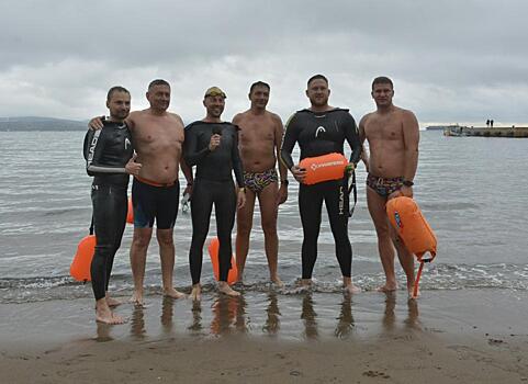 «Обнять Россию» за 32 часа: во Владивостоке пловцы положили начало экстремальному мероприятию