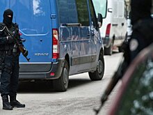 Неизвестные бросили бомбу в здание парламента Косово