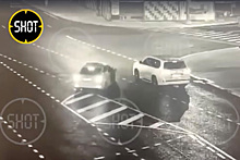 Нападение водителя авто на сотрудника ДПС в центре Москвы попало на видео