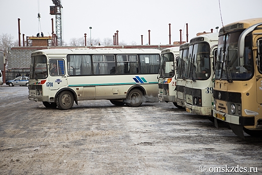 Из-за мороза у омского автобуса отказали тормоза