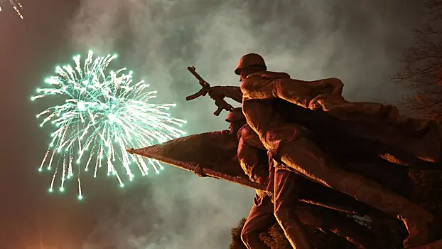 Выставка рисунков детей-сирот открылась к Году защитника Отечества