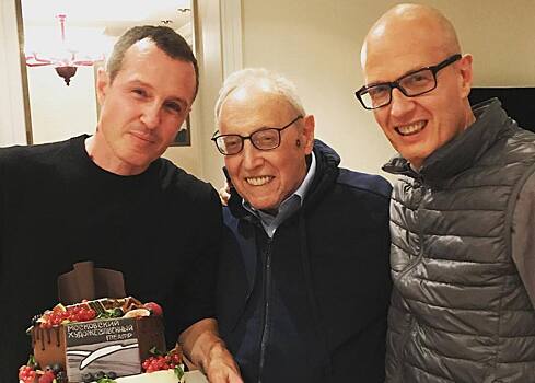 Игорь Верник опубликовал забавный снимок с отцом, братом и сыном