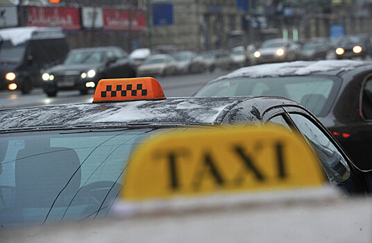 В Ташкенте подростки чуть не задушили водителя такси, пытаясь ограбить