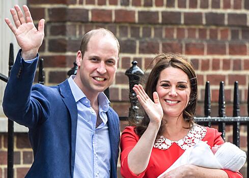 Какая нежность! Королевская семья показала новые фотографии новорожденного принца