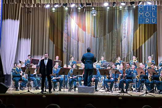 Образцово-показательный оркестр Росгвардии выступил с концертом в Кизляре