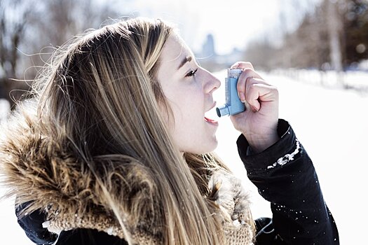 Названа причина женской склонности к астме