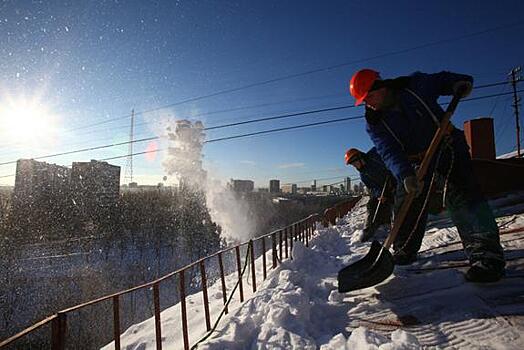 В Перми специалисты  административно­технической инспекции ежедневно проверяют качество уборки снега и наледи с крыш