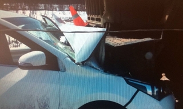 Уснул и въехал в грузовик. Водитель легковушки чудом остался жив