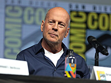 Тяжелобольного Брюса Уиллиса отселили от семьи. Как теперь будет жить актёр с деменцией