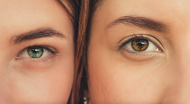 Ношу линзы интернет. Линзы zuum a10. Реклама контактных линз. Голубые линзы с диоптриями. Глаза хорошего человека.