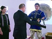 Дар от президента. Самый ценный червонец появился у актера театра «Солнце»