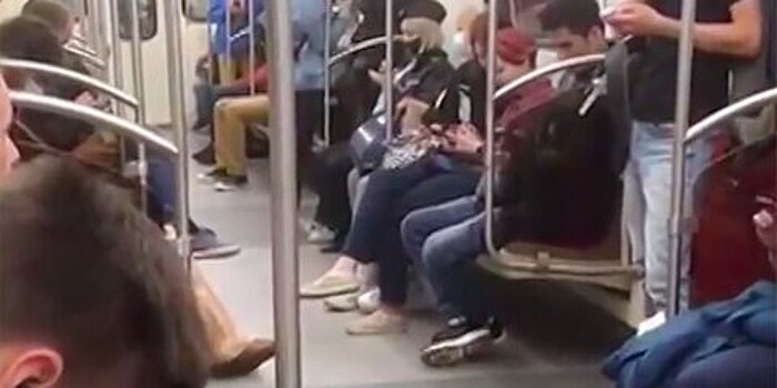 Голые лица. Много ли пассажиров без масок и перчаток в метро