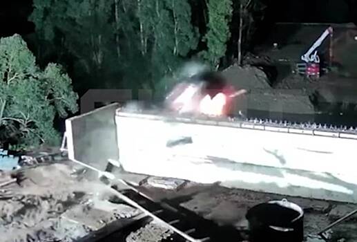 В Бурятии большегруз Volvo вылетел с моста в реку