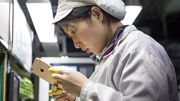 Отставных китайских военных призвали собирать iPhone