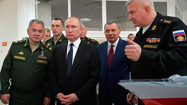 Путин посетил в Крыму выставку перспективных проектов развития ВМФ РФ