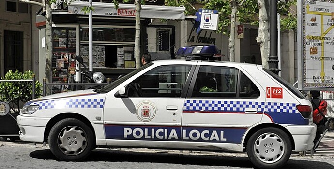 Мигранты попытались пересечь границу в бардачке автомобиля