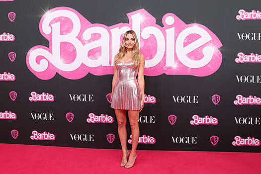 Робби пришла на премьеру "Барби" в Сиднее в мини-платье с корсетом