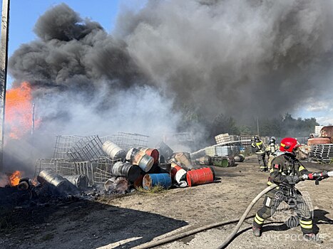 Роспотребнадзор начал проверку воздуха после пожара на дзержинском заводе «Заря»