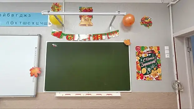 Самарской школе № 10 подарили макет ракетного двигателя в честь Дня знаний