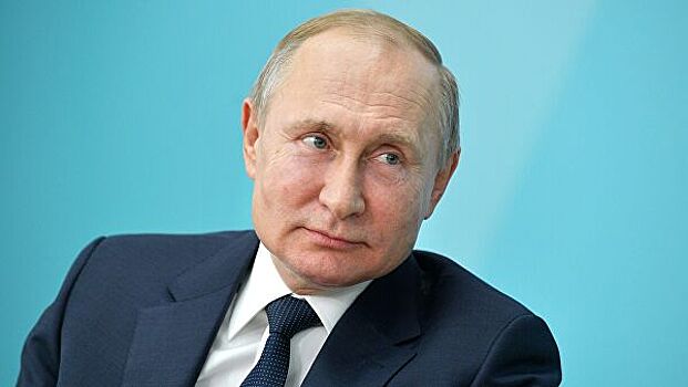 Путин поручил увеличить количество бюджетных мест в вузах