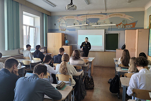 Специалисты центра психологической работы Тихоокеанского флота провели агитационные мероприятия в школах Владивостока