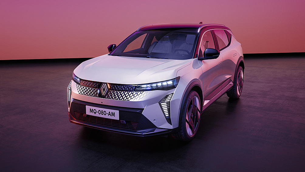 Электрический кроссовер Renault Scenic E-Tech получил небольшие обновления. Визуально модель не поменялась, зато инженеры точечно доработали техническую составляющую, а заодно слегка расширили базовое оснащение.