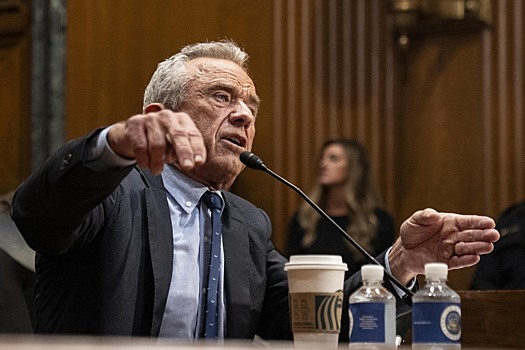 Министра здравоохранения сверхдержавы обвинили в "безрассудном пренебрежении наукой и правдой"