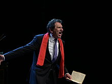 Стихи, проза и актерская игра: выступление Евгения Князева в РУСДРАМе
