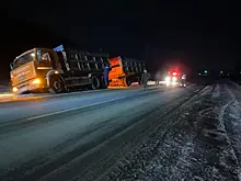 Хотел протереть фары и увяз в сугробе: в Самарской области полицейские помогли водителю КамАЗа выбраться из снежного плена