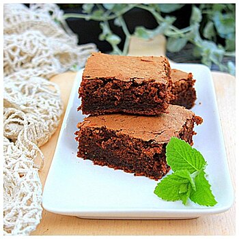 Без вреда для фигуры! Рецепт брауни с кабачком, свеклой или бататом