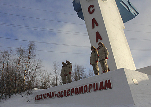 Авиаторы Северного флота почтили память погибших лётчиков