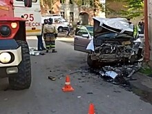 В Полесске водитель Mercedes врезался в стену дома, пострадали двое (видео)