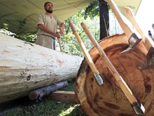 В центре Архангельска шьют поморский коч