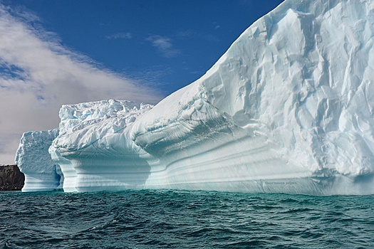 Огромный айсберг появился у российской антарктической станции Беллинсгаузен